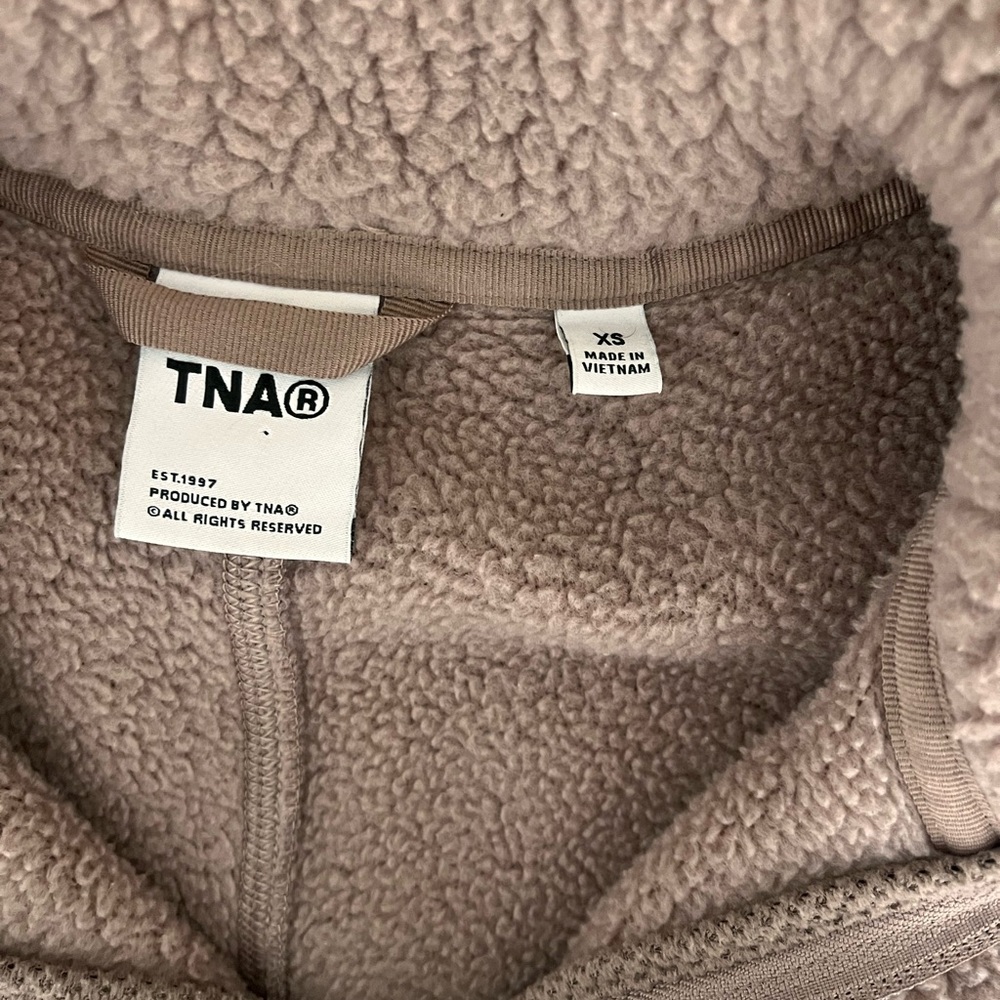 TNA Fleece - Picture 3 of 4